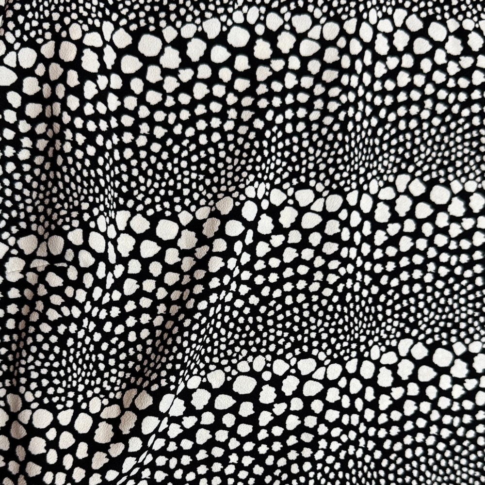 Talbots Black and White Patterned Blouse with tie at bottom Petite sz L - Picture 5 of 9